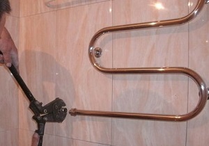 Демонтаж полотенцесушителя в ванной в Омске